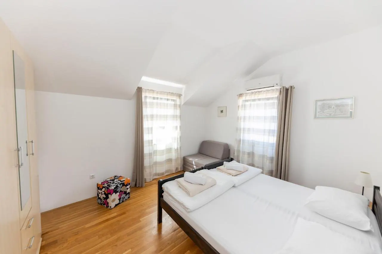 Apartment Sergio 2 Split 0*,