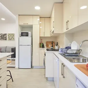 https://light-apartment-w-balcony-free-pickup-apartment-by-timecooler.hotels-lisbon-portugal.com